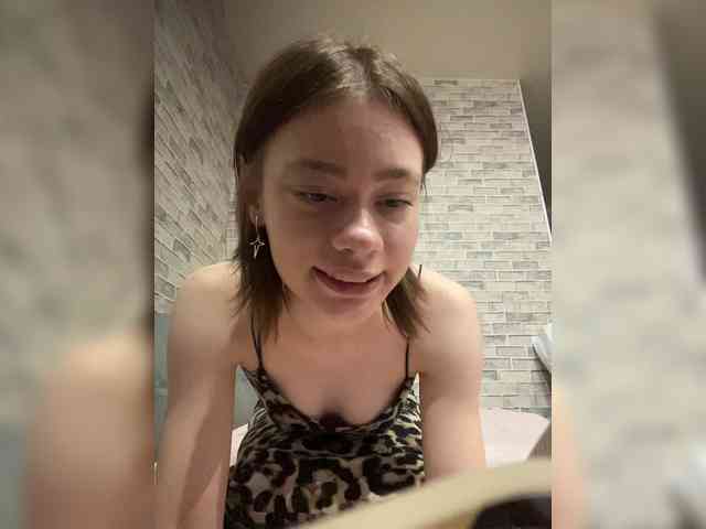 18YoungPussy18 webcam