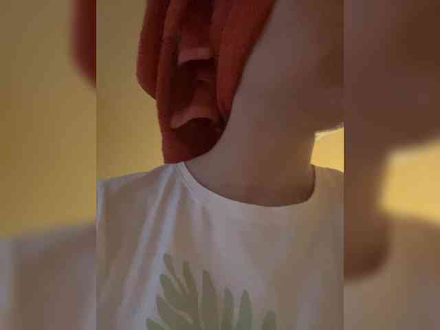 18YoungPussy18 webcam