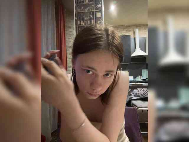 18YoungPussy18 webcam