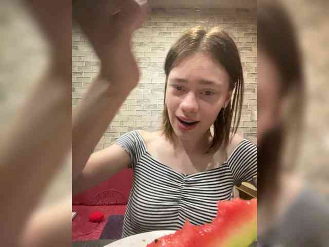 18YoungPussy18 webcam