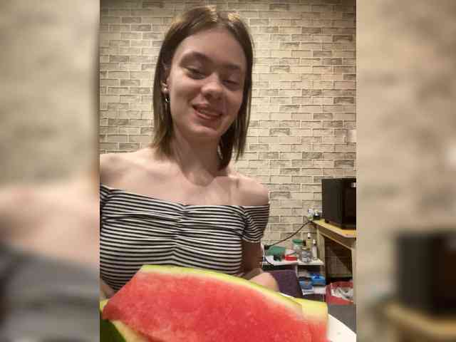 18YoungPussy18 webcam