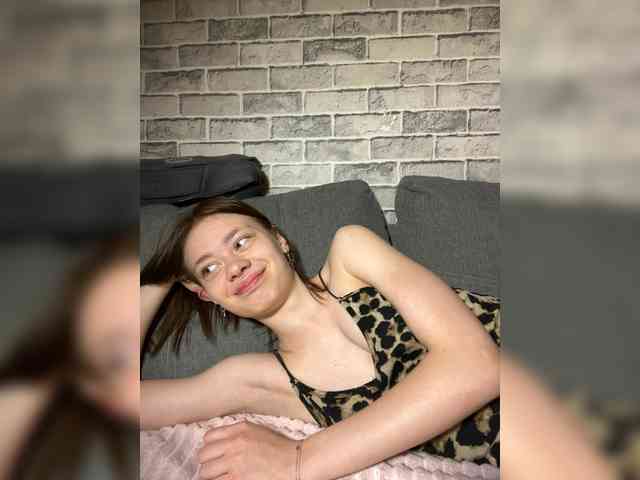 18YoungPussy18 webcam