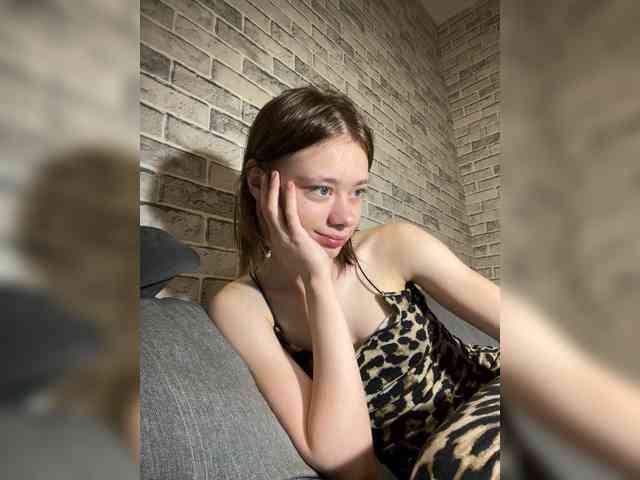 18YoungPussy18 webcam