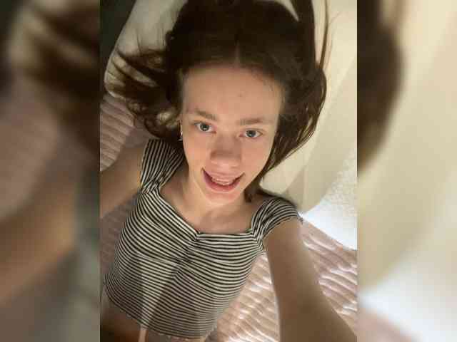 18YoungPussy18 webcam