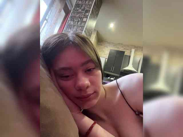 18YoungPussy18 webcam