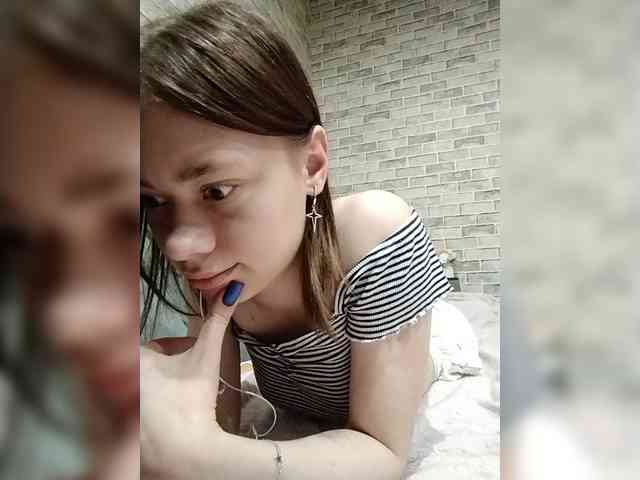 18YoungPussy18 webcam