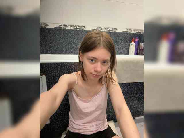 18YoungPussy18 webcam
