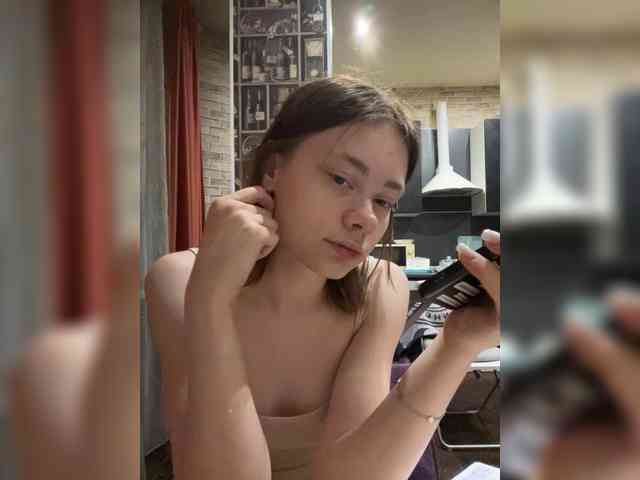 18YoungPussy18 webcam