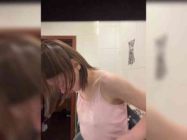 18YoungPussy18 Sex Cam Show