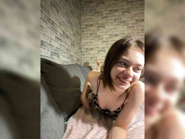 18YoungPussy18 webcam