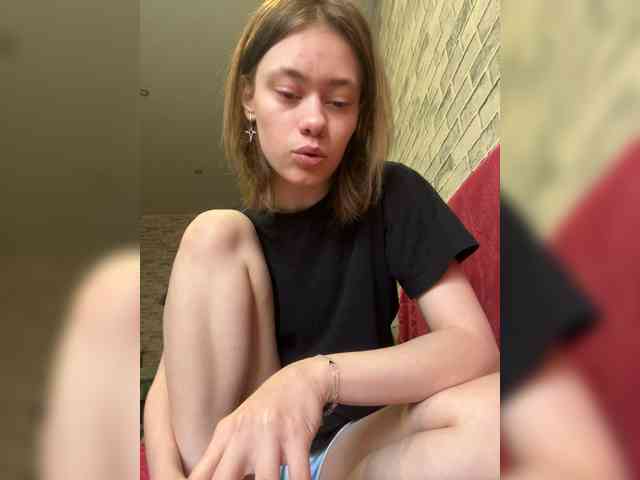 18YoungPussy18 webcam