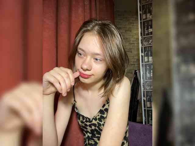 18YoungPussy18 webcam