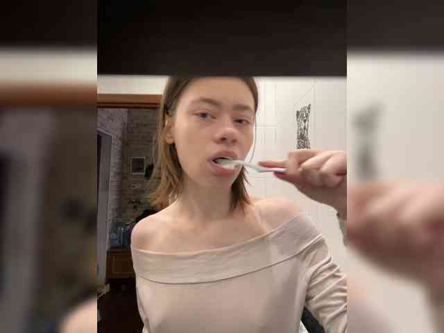 18YoungPussy18 Sex Cam Show