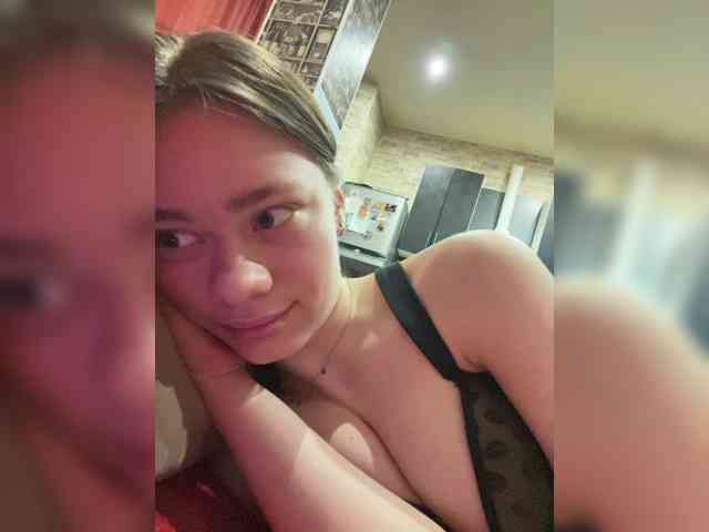 18youngpussy18's live room
