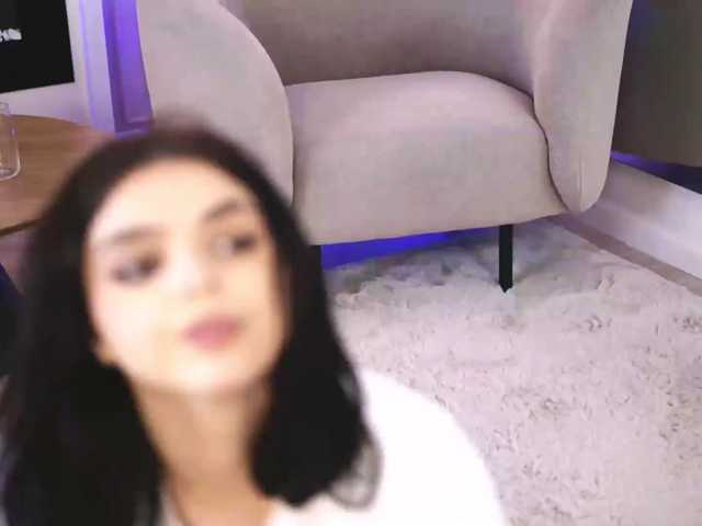NoctisBella live cam preview