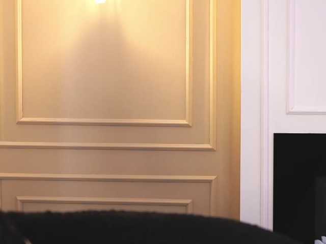 NoctisBella live cam preview