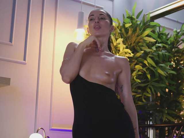 EllyLynne live cam on BongaCams