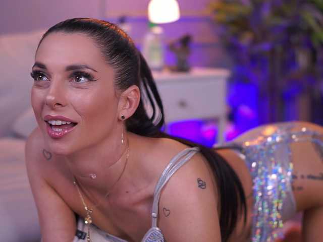 EllyLynne live cam on BongaCams