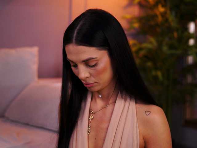 EllyLynne live cam on BongaCams