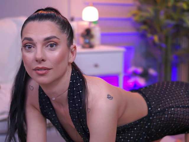 EllyLynne live cam on BongaCams