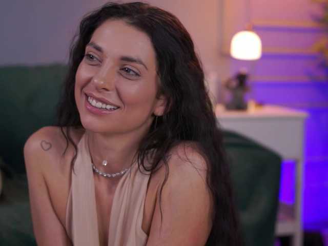 EllyLynne live cam on BongaCams