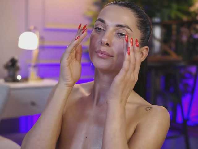 EllyLynne live cam on BongaCams