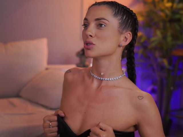 EllyLynne live cam on BongaCams