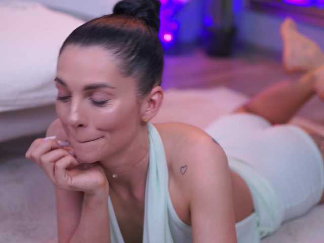 EllyLynne live webcam show