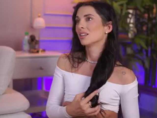 EllyLynne live cam on BongaCams