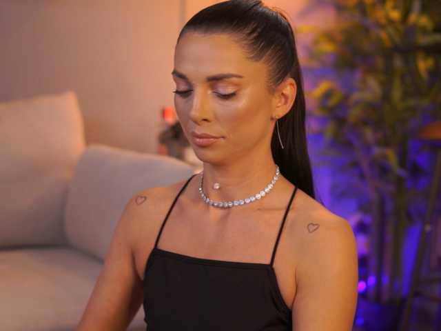 EllyLynne live cam on BongaCams