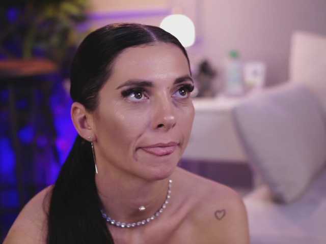 EllyLynne live cam on BongaCams