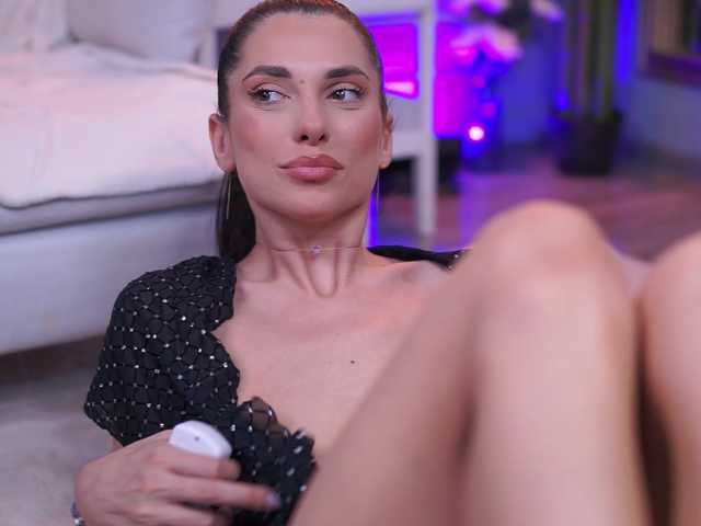 EllyLynne live cam on BongaCams