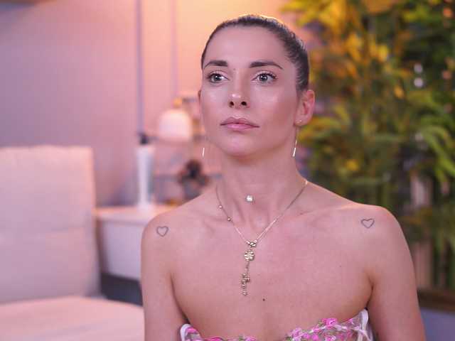 EllyLynne live cam on BongaCams