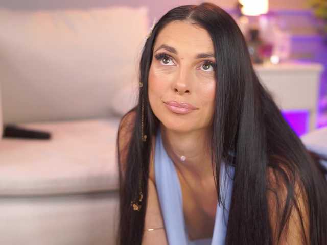 EllyLynne live cam on BongaCams