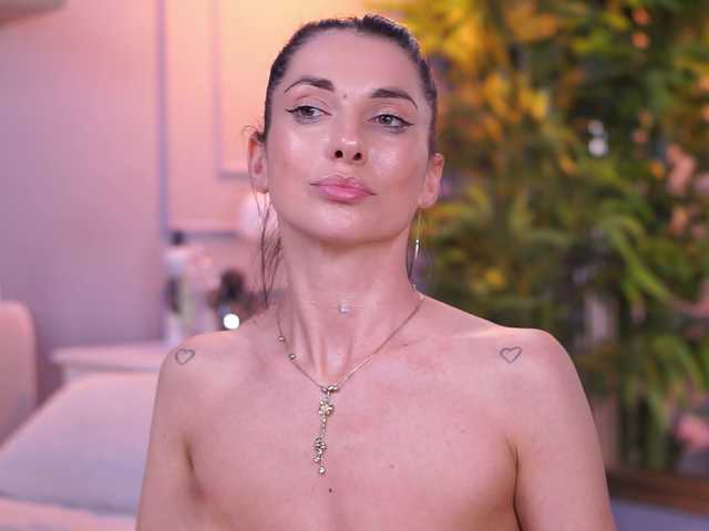 EllyLynne live cam on BongaCams