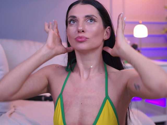 EllyLynne live cam on BongaCams
