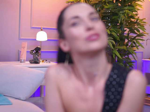 EllyLynne live cam on BongaCams