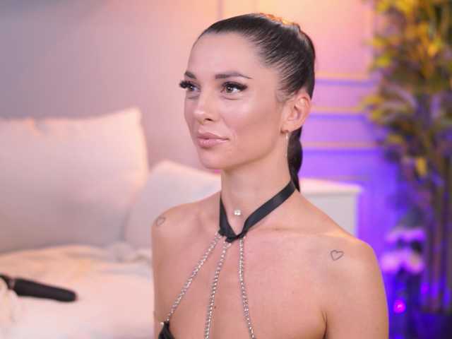 EllyLynne live cam on BongaCams