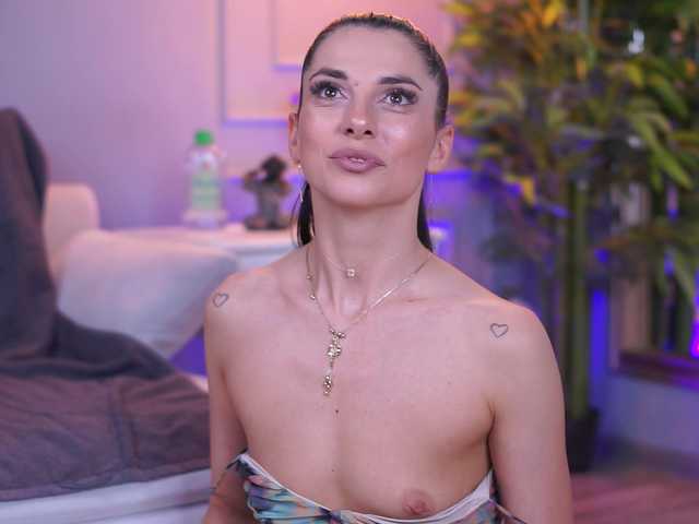 EllyLynne live cam on BongaCams