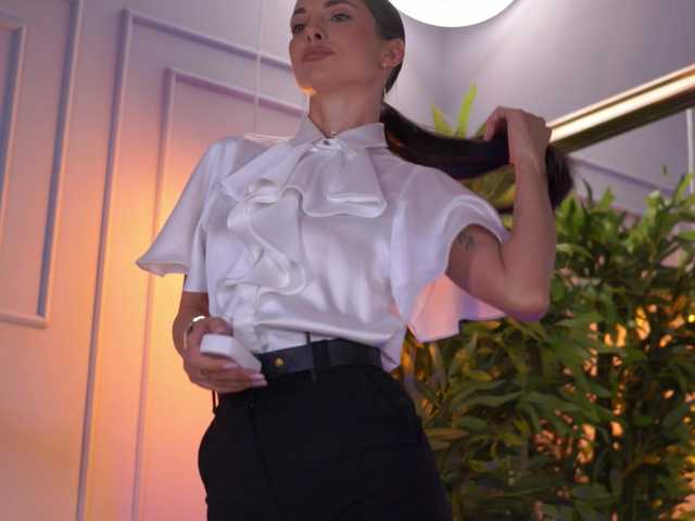 EllyLynne live cam on BongaCams