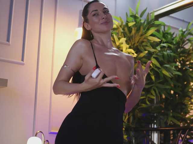 EllyLynne live cam on BongaCams