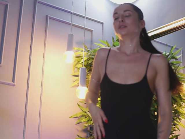 EllyLynne live cam on BongaCams