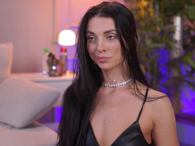 EllyLynne live cam on BongaCams