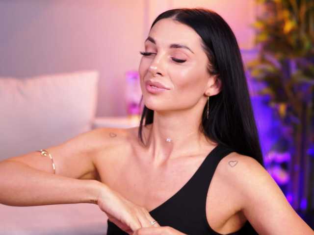 EllyLynne live cam on BongaCams