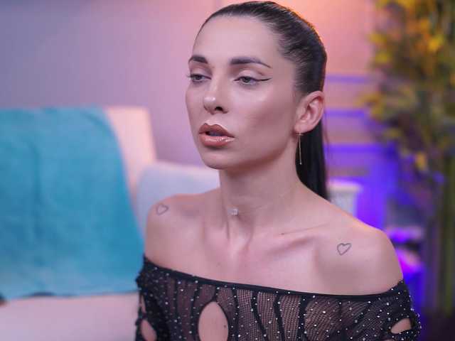 EllyLynne live cam on BongaCams