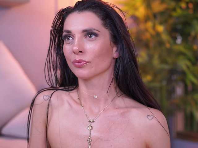 EllyLynne live cam on BongaCams