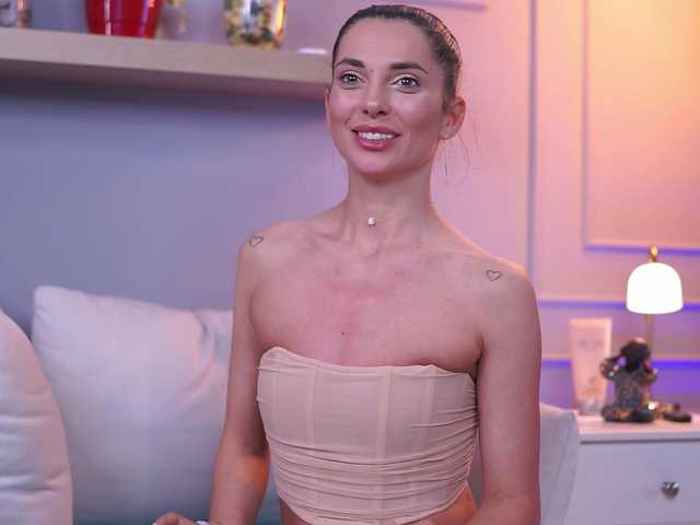 EllyLynne live webcam show