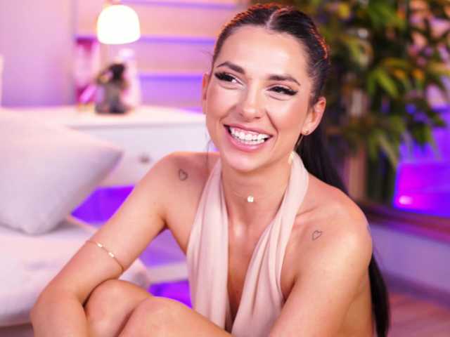 EllyLynne live cam on BongaCams
