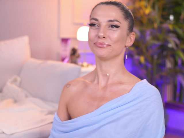EllyLynne live cam on BongaCams