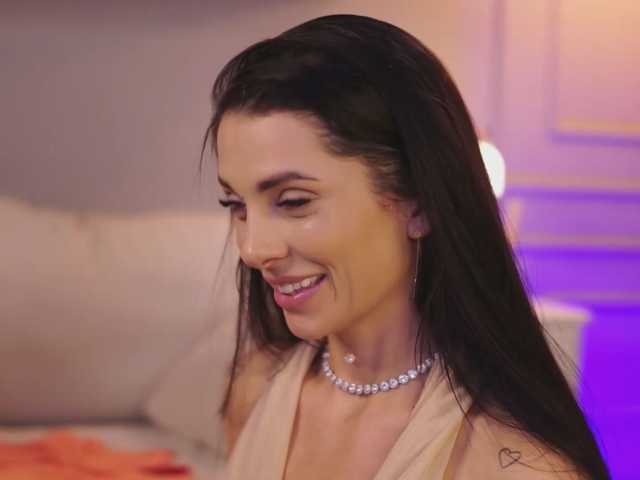 EllyLynne live cam on BongaCams